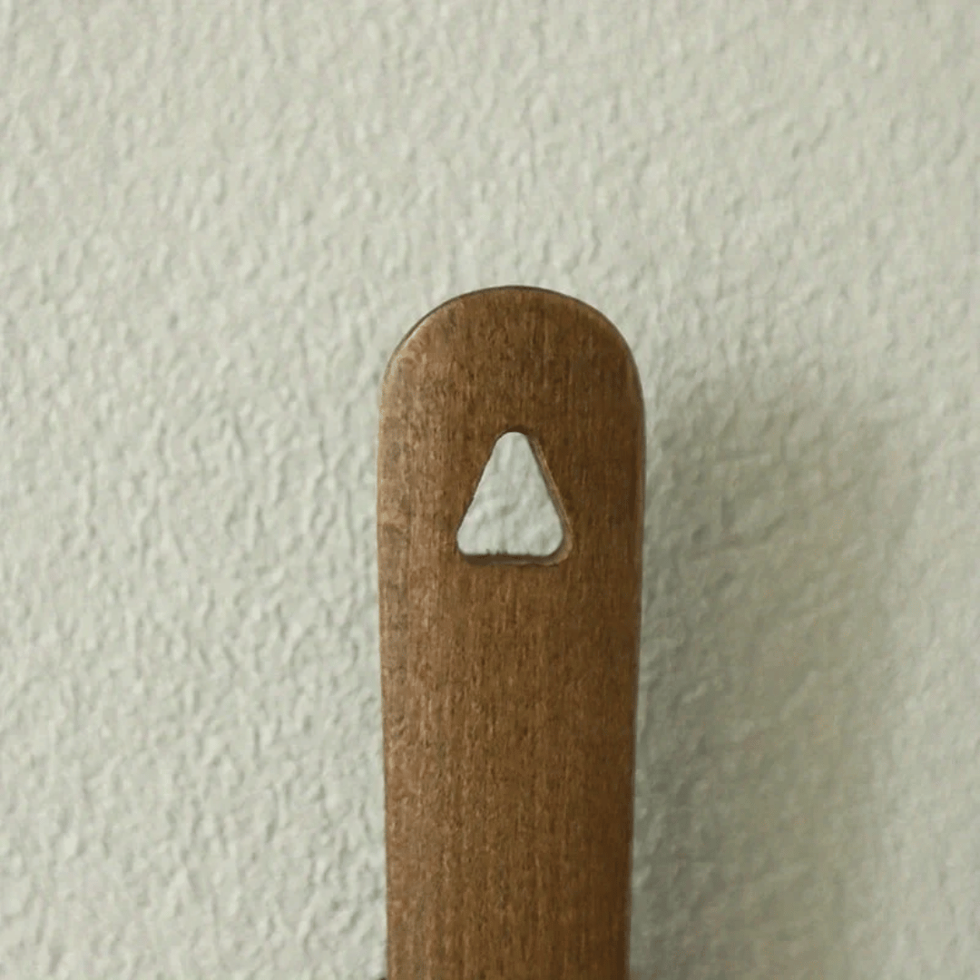 EASELUX – Magnetic Beech Wood Shoehorn for Effortless Wearing