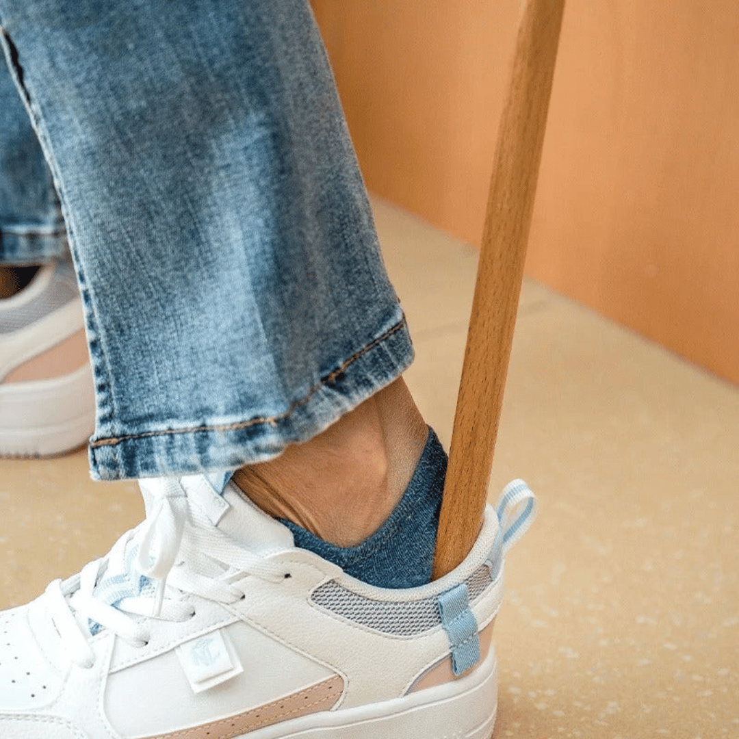 EASELUX – Magnetic Beech Wood Shoehorn for Effortless Wearing