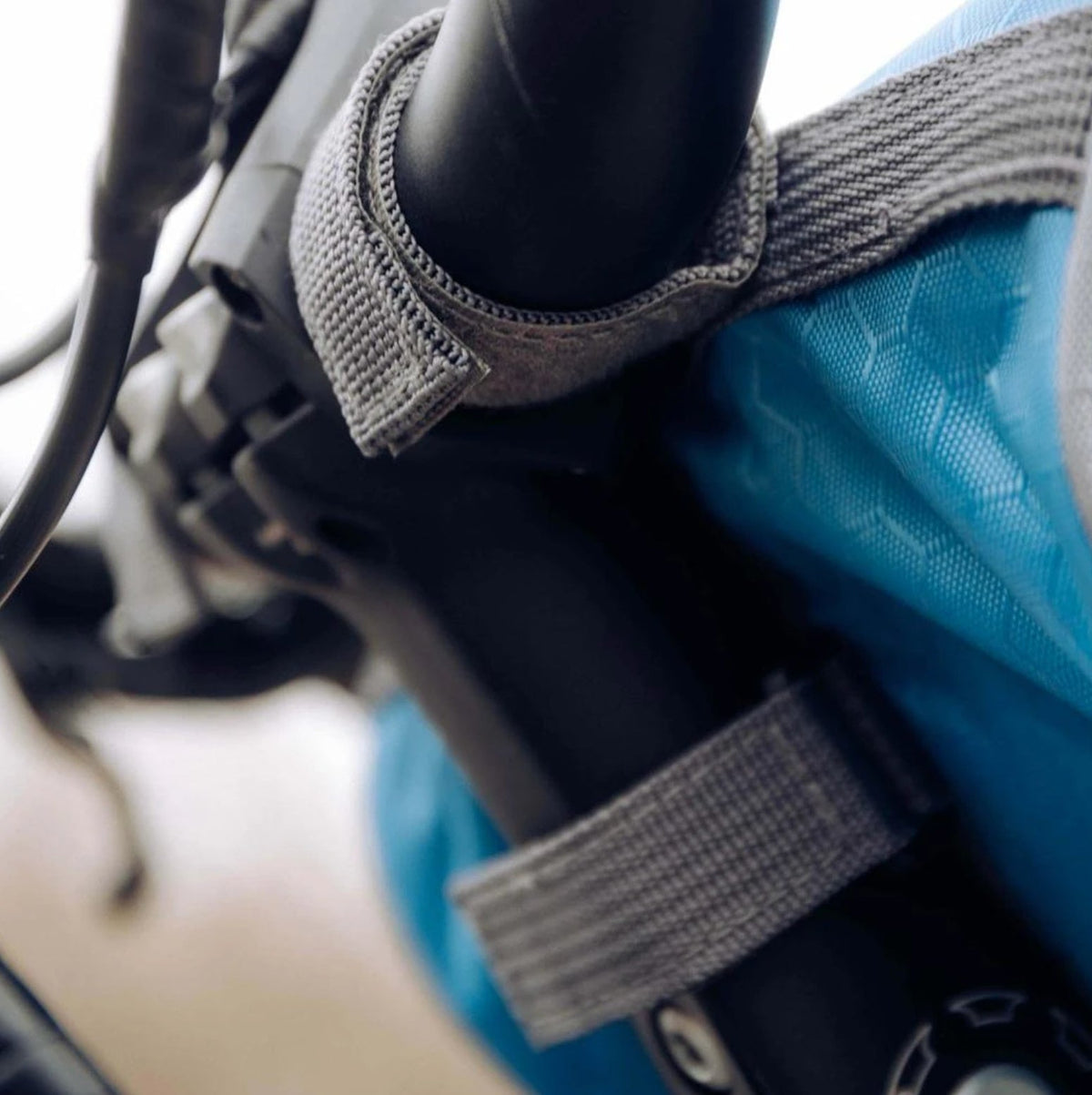 Bicycle Handlebar Bag Touchscreen Phone Window Water-Resistant Nylon