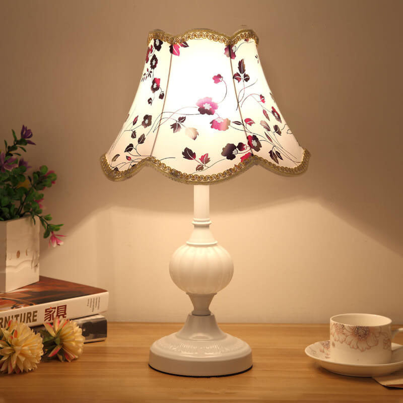 LuxeGlow | Chic Vintage-Style Glass and Fabric Table Lamp