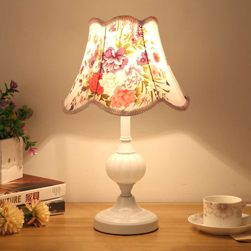 LuxeGlow | Chic Vintage-Style Glass and Fabric Table Lamp