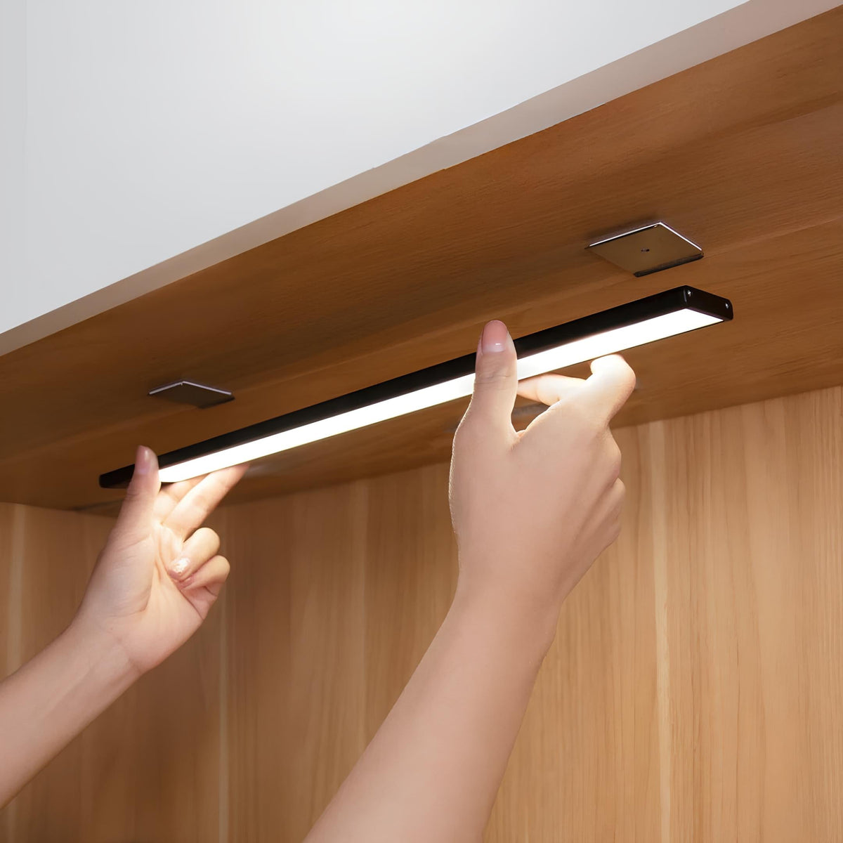 Smart Motion-Activated LED Night Light – Wireless Adhesive Illumination for Your Home