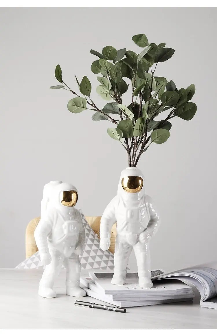 Astronaut Figurine Integrated Flower Compartment Fresh & Dried Flowers