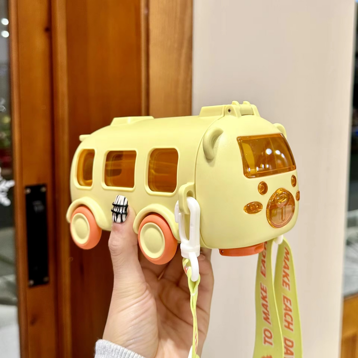 Kinder-Wasserflasche auslaufsicher mit Klappstrohhalm und Tragegriff